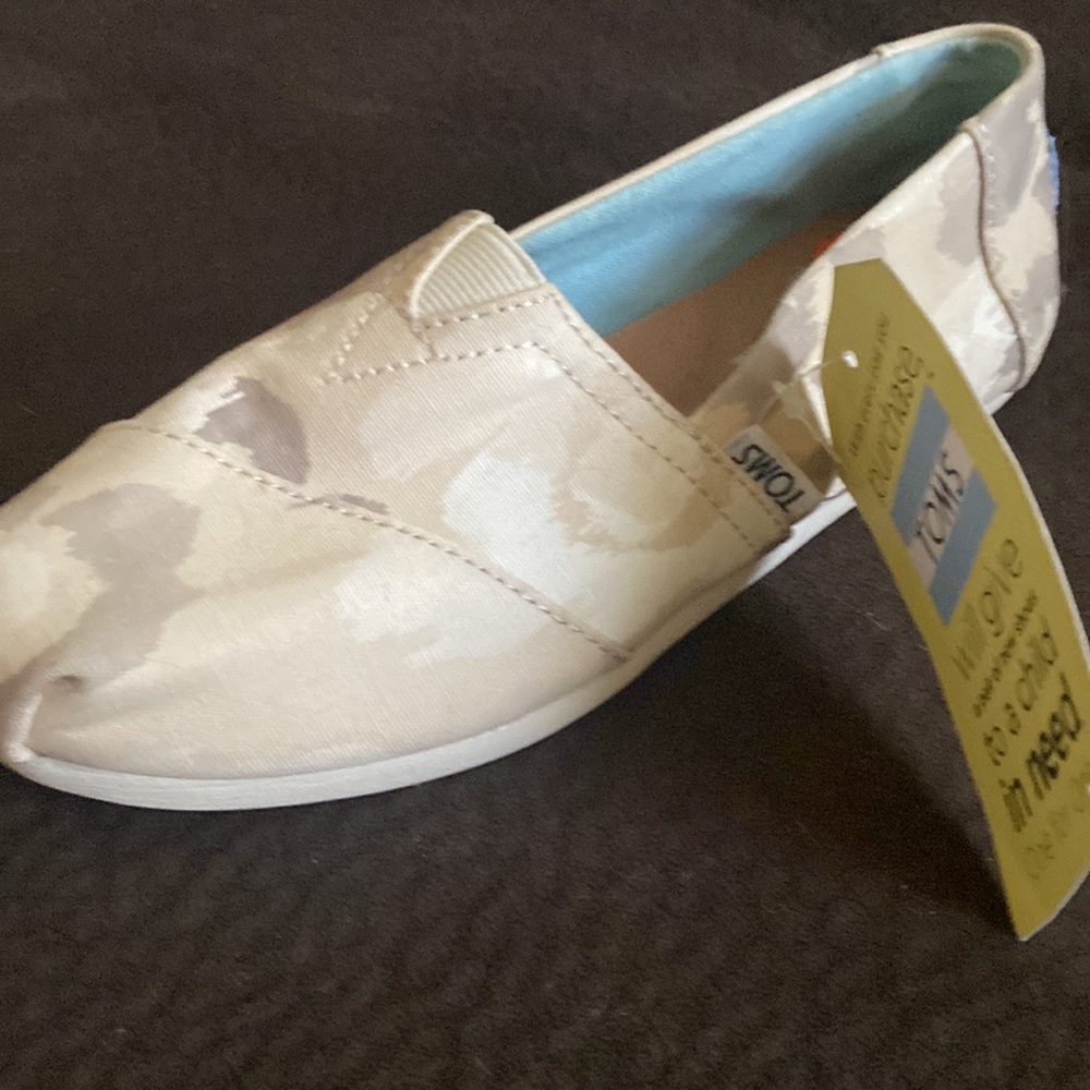 Classic Natural watercolor floral Toms shoes 5 1/2